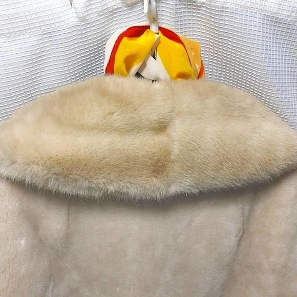 VINTAGE Deluxe Fur-like COAT Cream Beige Ivory Gold Buttons Superior Fabric RARE - Picture 12 of 14